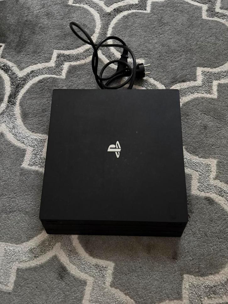 PS4 pro, Games en Spelcomputers, Spelcomputers | Sony PlayStation 4, Zo goed als nieuw, Pro, Met 1 controller, Ophalen of Verzenden