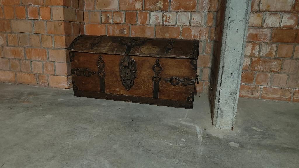 antieke middeleeuwse koffer, Antiek en Kunst, Antiek | Meubels | Kasten, Ophalen