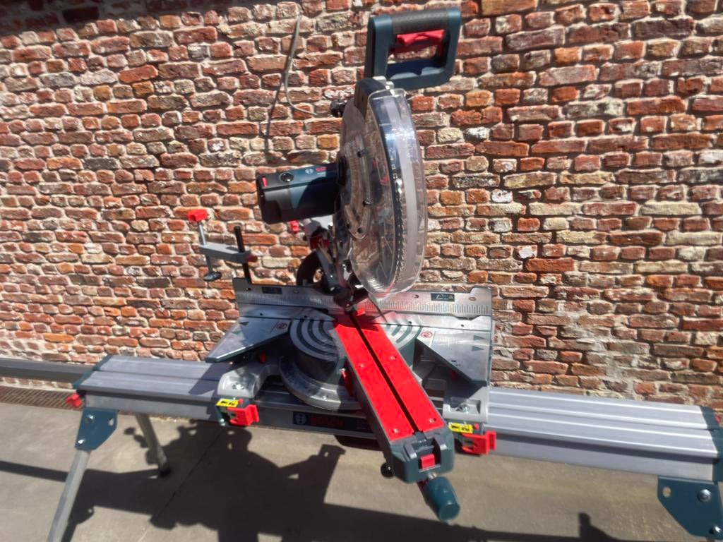 Bosch GCM12SDE, Doe-het-zelf en Bouw, Gereedschap | Zaagmachines, Nieuw, Afkortzaag, 1200 watt of meer, 70 mm of meer, Ophalen