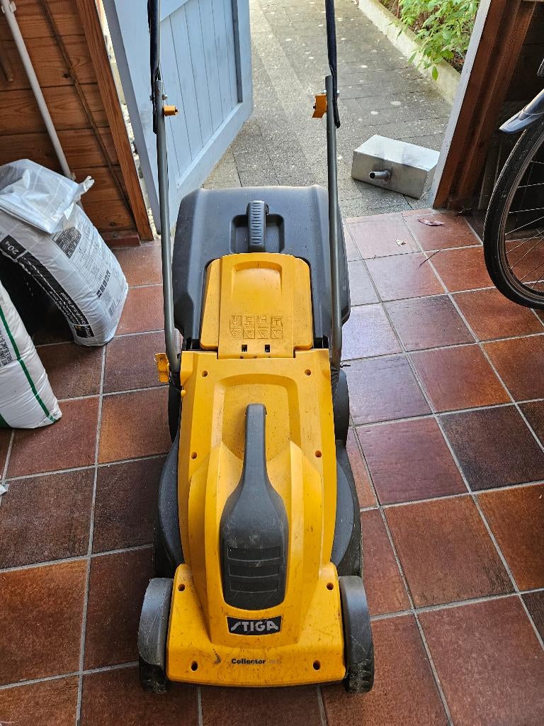 Grasmachine elektrisch Stiga, Tuin en Terras, Grasmaaiers, Ophalen, Cirkelmaaier, Gebruikt, Elektrische grasmaaier