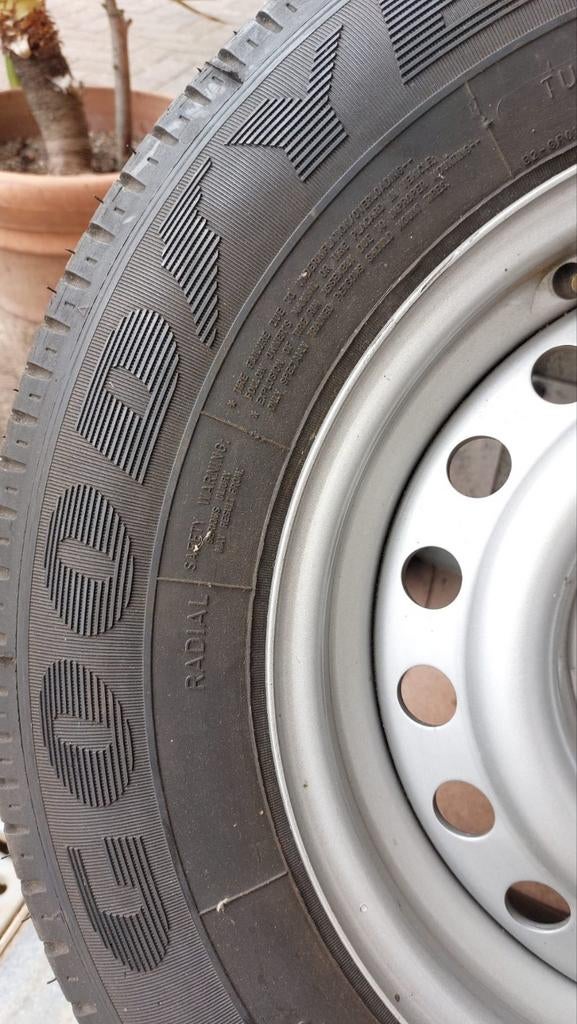 Wiel voor caravan / aanhanger., Ophalen