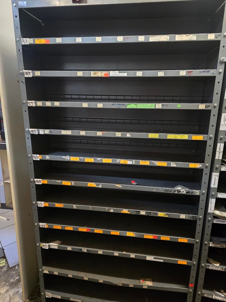 Vakkenkast staal met tussenschotten, Zakelijke goederen, Kantoor en Winkelinrichting | Kantoormeubilair en Inrichting, Kast, Overige plaatsen