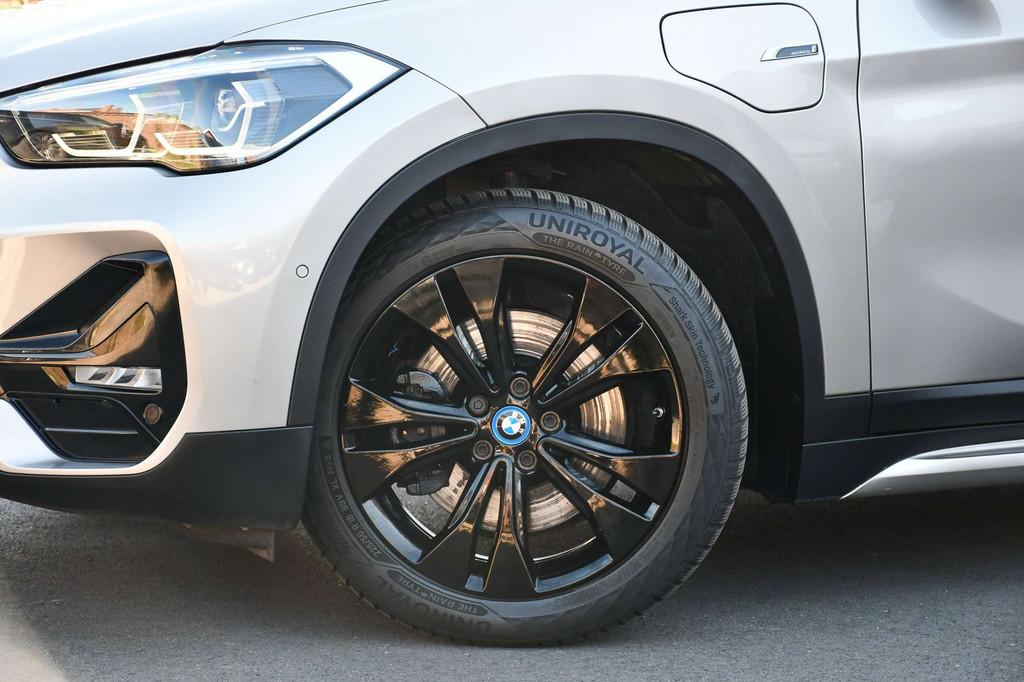 BMW X1 X1 PHEV 1.5iA xDrive25e *LEDER*LED*HEAD-UP*AUTO KLIMA, Autos, BMW, Argent ou Gris, Achat, Euro 6, Entreprise