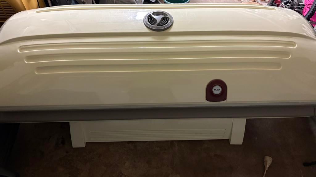 Solarium met 24 buizen - 220V-aansluiting - hoge prestaties, Ophalen, Gebruikt, Zonnebank dubbelzijdig, 15 lampen of meer