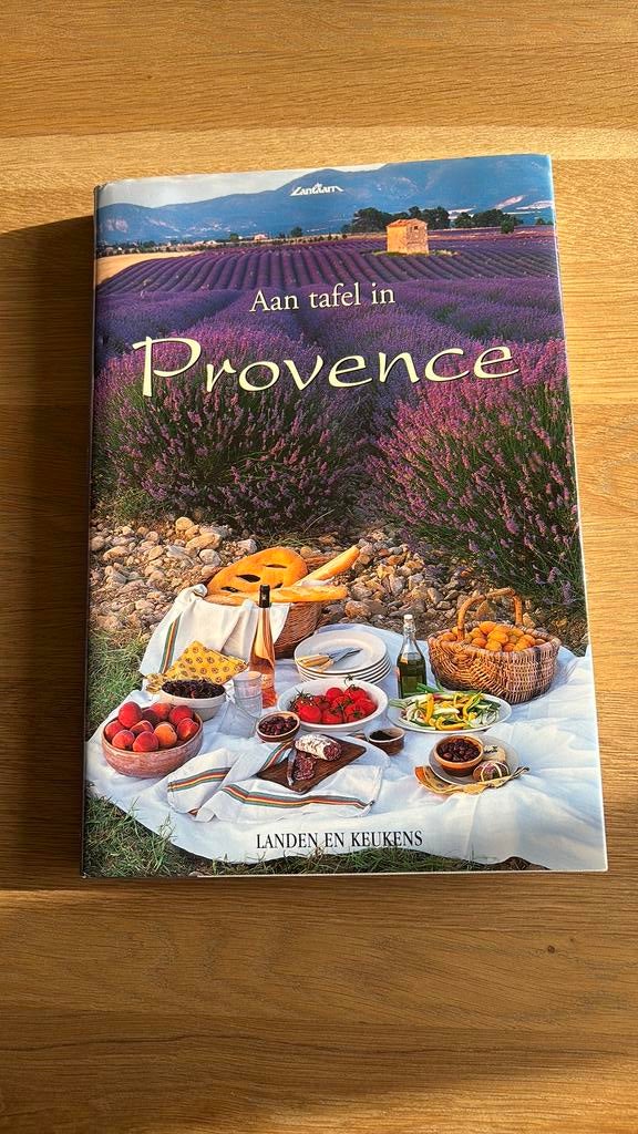Aan tafel in de Provence, Livres, Livres de cuisine, Enlèvement ou Envoi, Plat principal, France, Comme neuf