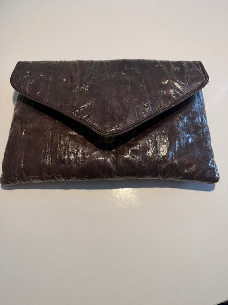 Grote clutch essentiële merk, Handtassen en Accessoires, Tassen | Damestassen, Ophalen, Nieuw