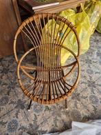 fauteuil « corbeille » ou fauteuil « coquille en rotin, Enlèvement, Utilisé