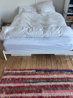 Cadre de lit IKEA Vevelstad, Scandinave, ultra simple et adaptable., Enlèvement, Blanc, Deux personnes