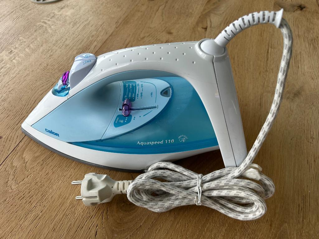 Stoomstrijkijzer Calor Aquaspeed 110 + mouwplankje (Zemst), Elektronische apparatuur, Strijkijzers en Strijkplanken, Zo goed als nieuw
