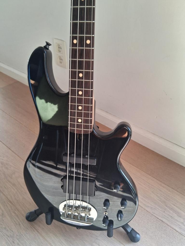 Lakland Skyline 44-02, Muziek en Instrumenten, Snaarinstrumenten | Gitaren | Bas, Ophalen