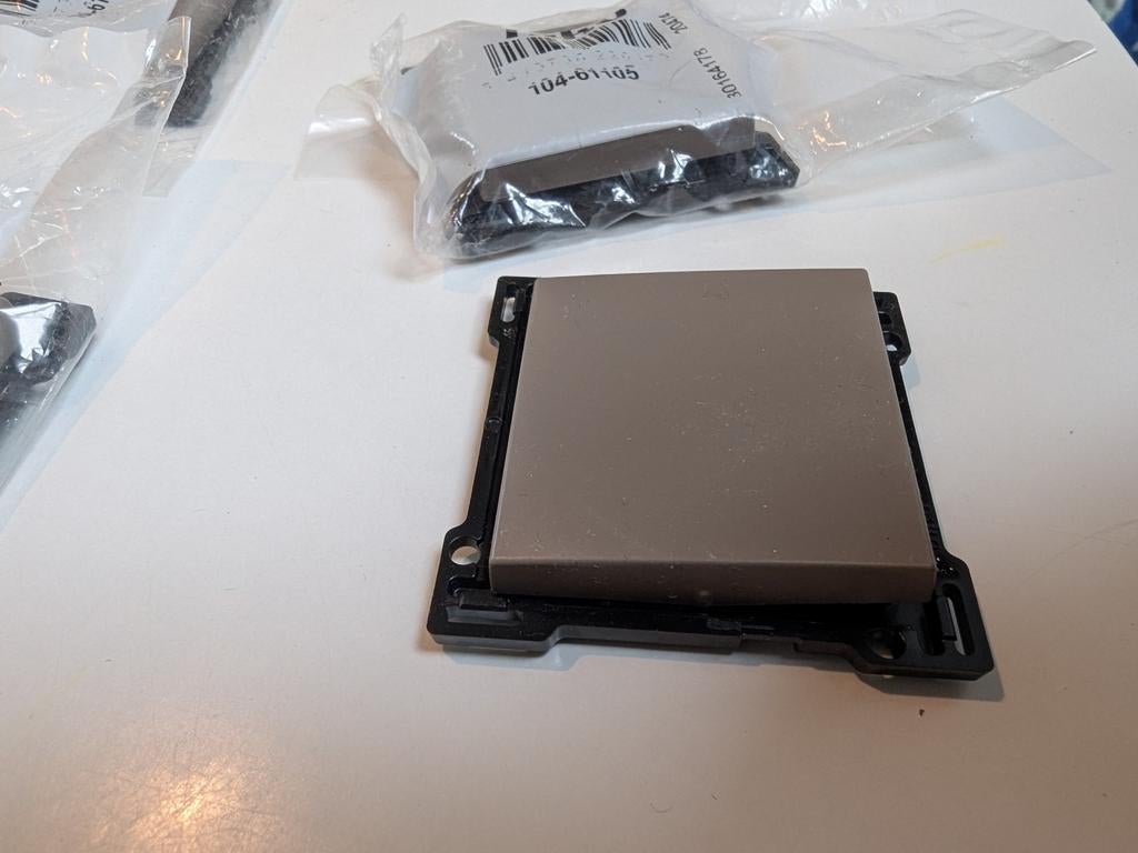 Niko Original greige 104-61105, Bricolage & Construction, Électricité & Câbles, Enlèvement, Interrupteur