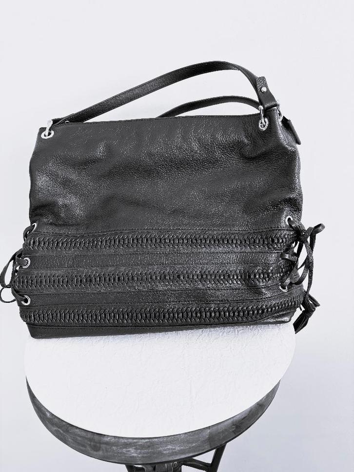 Caroline Biss Handtas – Luxe Leer, Gevlochten Details, Handtassen en Accessoires, Tassen | Damestassen, Zo goed als nieuw, Handtas