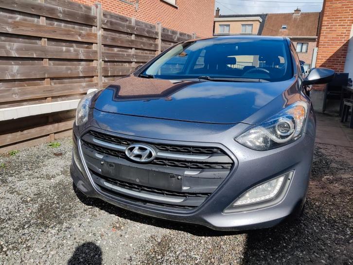 Hyundai i30, Autos, Opel, Particulier, Vitres électriques, Radio, Attache-remorque, Essence, Euro 6, Hatchback, 5 portes, Boîte manuelle