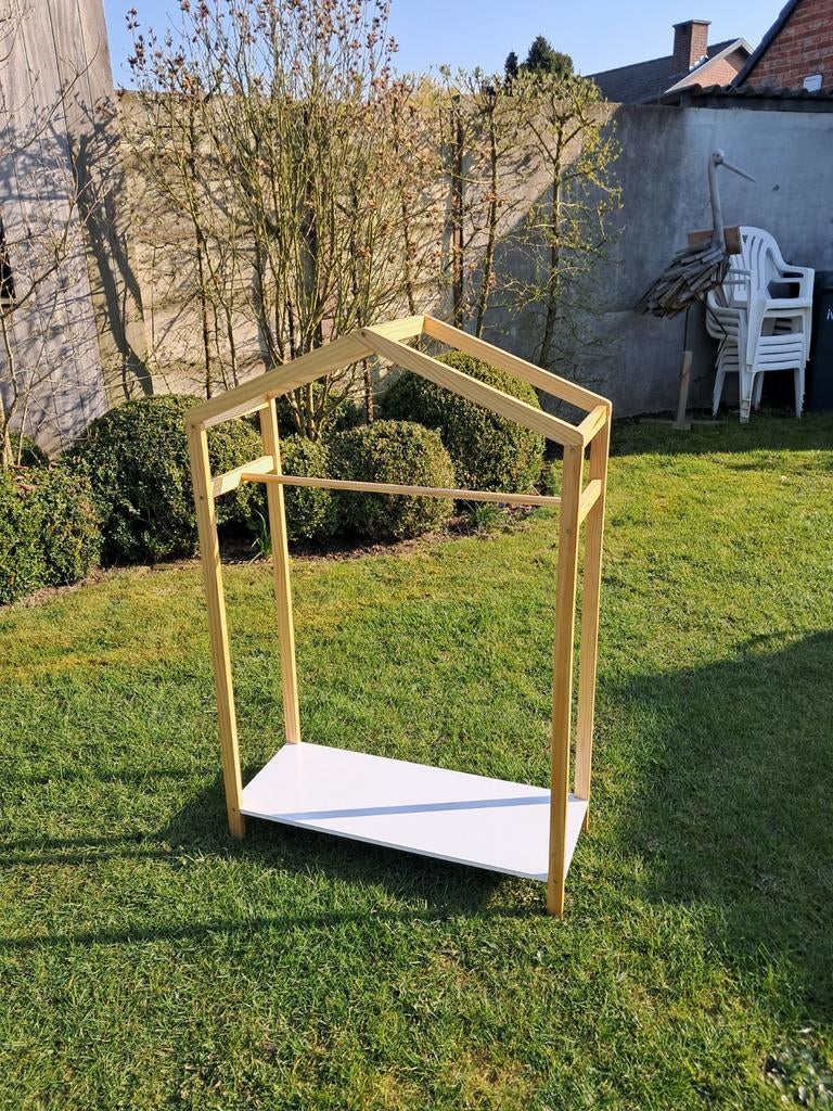 Kledingrekje voor kleine kindjes., Ophalen