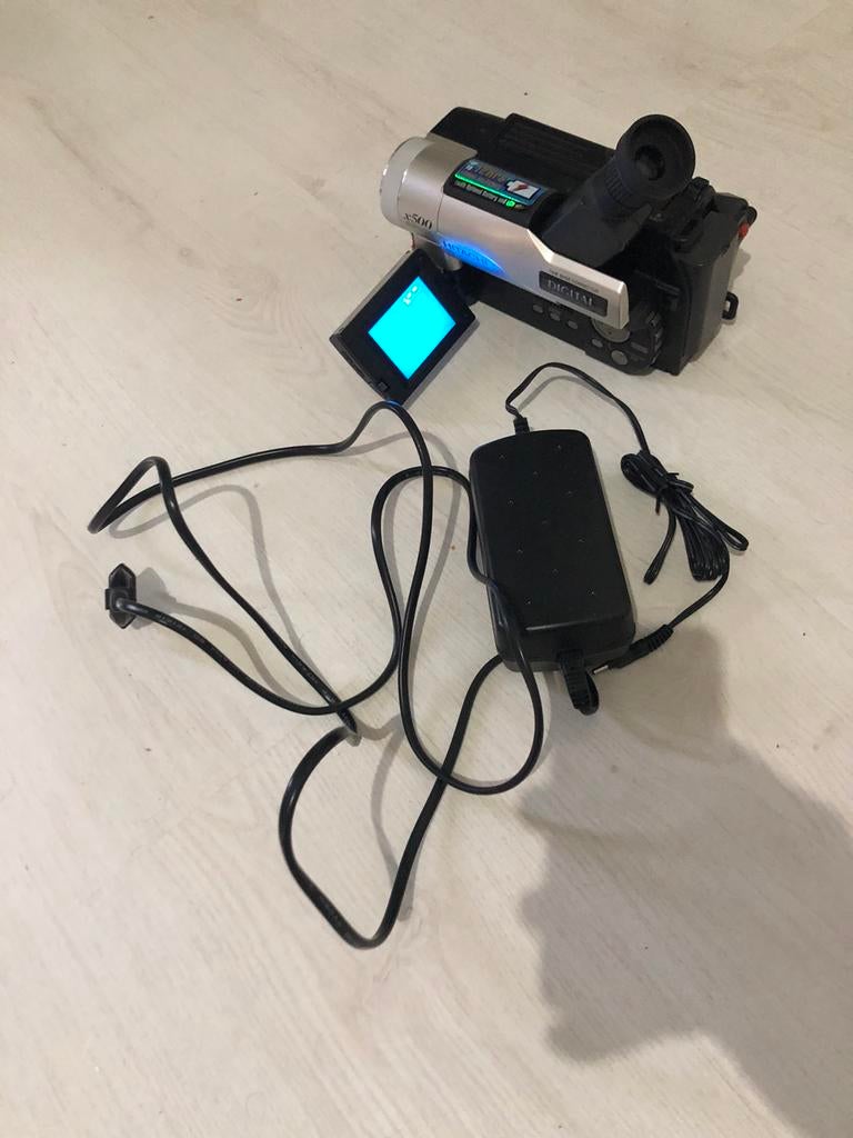 Caméscope analogique Hitachi  vm565LE 8 mm testé,fonctionnel, Enlèvement, 8 mm