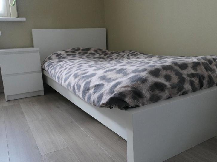 1 persoonsbed + lattenbodem + nachtkastje, Kinderen en Baby's, Kinderkamer | Bedden, Gebruikt, 180 cm of meer, 100 cm of meer