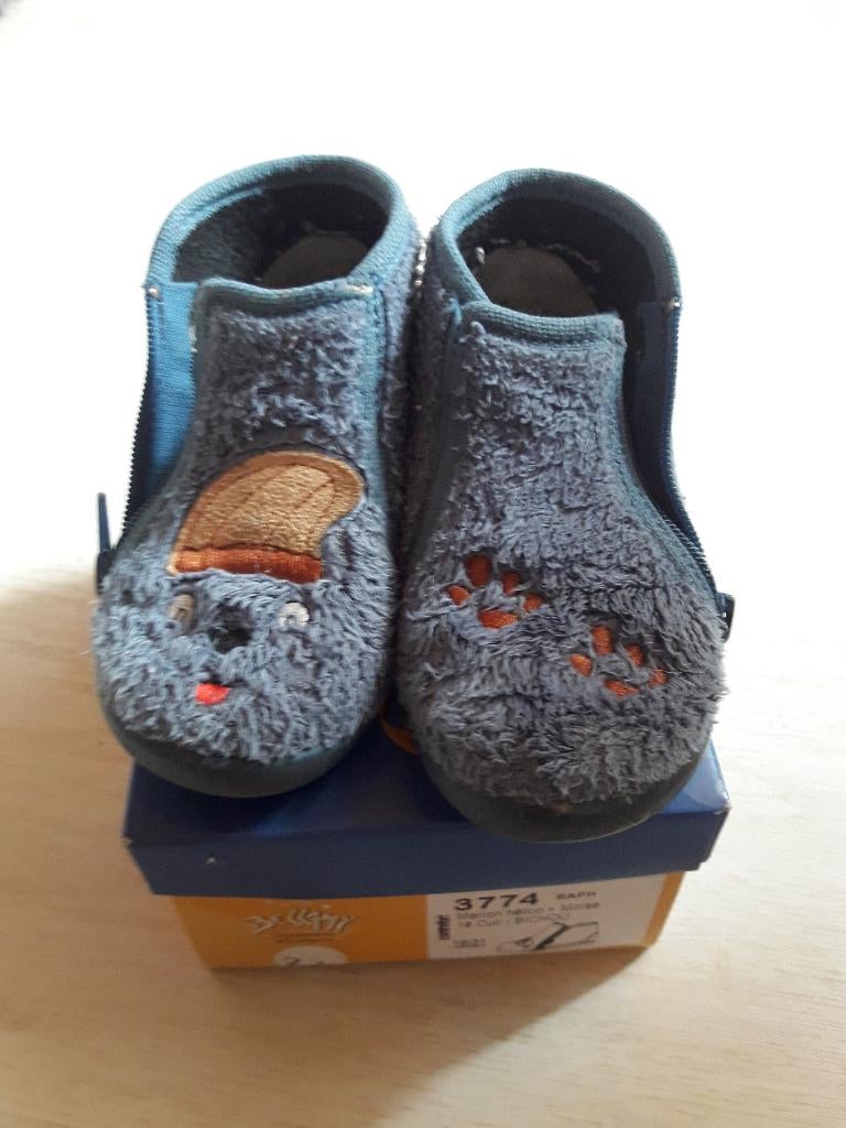 Pantoufles taille 23 (Bellamy), Enfants & Bébés, Vêtements de bébé | Chaussures & Chaussettes, Bellamy, Garçon, Enlèvement ou Envoi