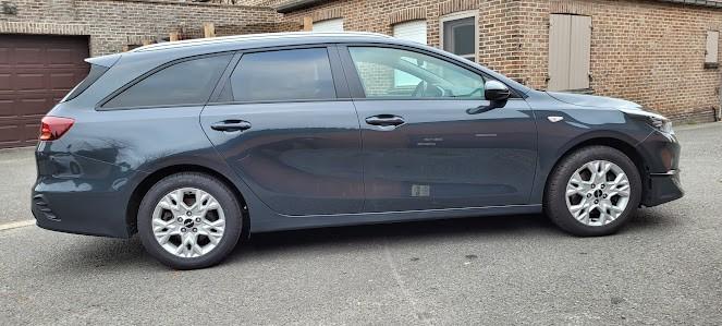 Kia Ceed Sportswagon Attract (bj 2022, automaat), Auto's, Stof, Gebruikt, Euro 6, Bedrijf