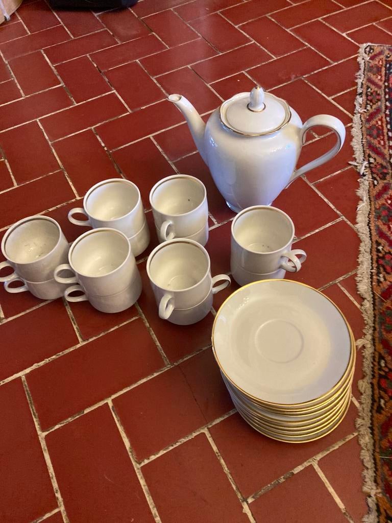 Koffieservies bavaria (wit met gouden randje), Ophalen