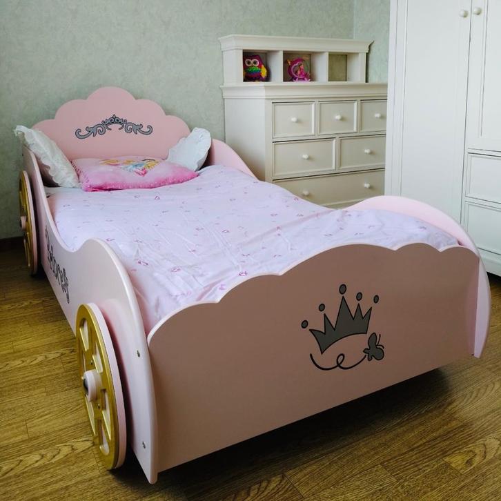 Roze prinsessenbed op wielen, Kinderen en Baby's, Kinderkamer | Bedden, Gebruikt, 180 cm of meer, 100 cm of meer, Lattenbodem
