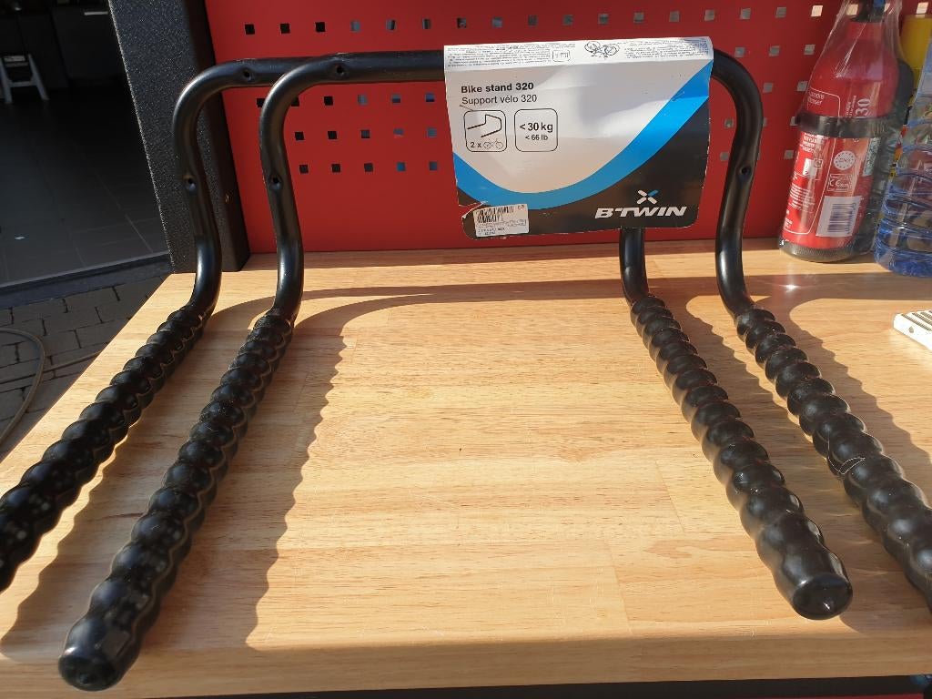 Muurbeugels voor fietsen (fietsenrek), Ophalen, Zo goed als nieuw