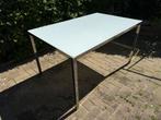 IKEA eettafel met melkglas – modern design (135 x 85 cm), Huis en Inrichting, Tafels | Eettafels, Ophalen, Gebruikt, 100 tot 150 cm