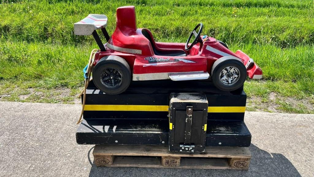 Vintage kermis kinderauto met muntautomaat, Ophalen