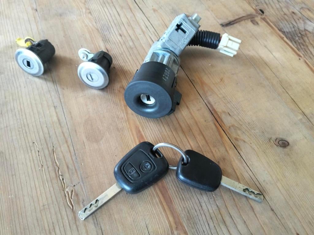 Contactslot, 2 sleutels, 2 cilinders  C1 / 107 / Aygo, Auto-onderdelen, Ophalen of Verzenden, Gebruikt, Citroën