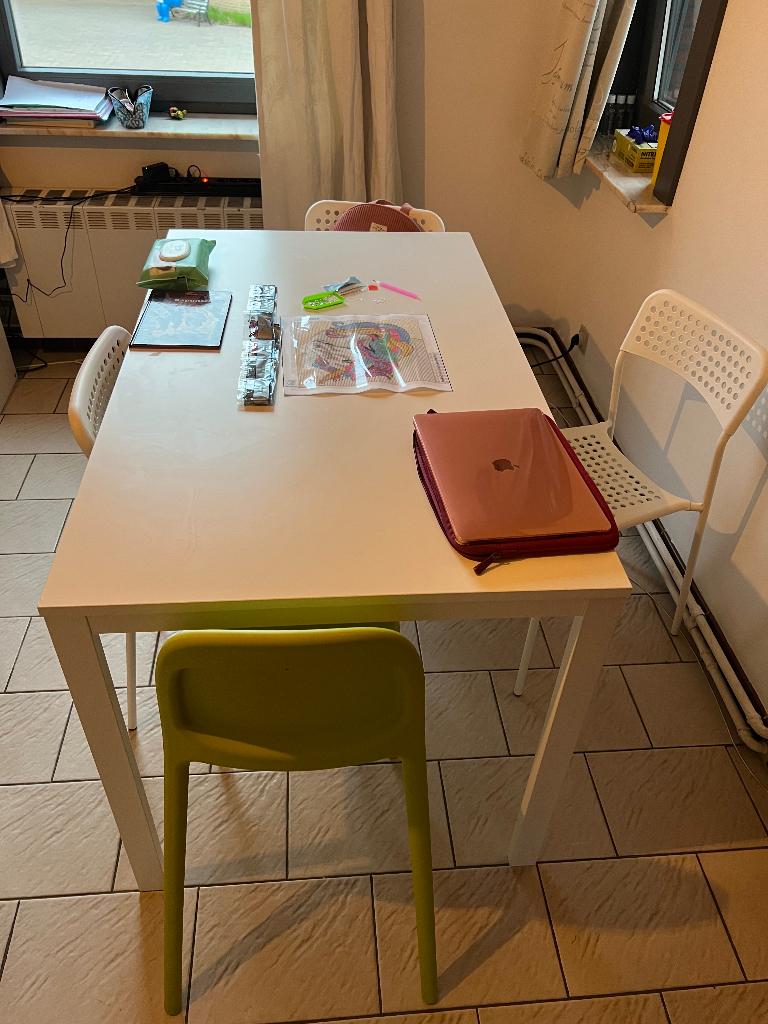 Tafel en 3 stoelen, Ophalen, 100 tot 150 cm, 50 tot 100 cm, Zo goed als nieuw