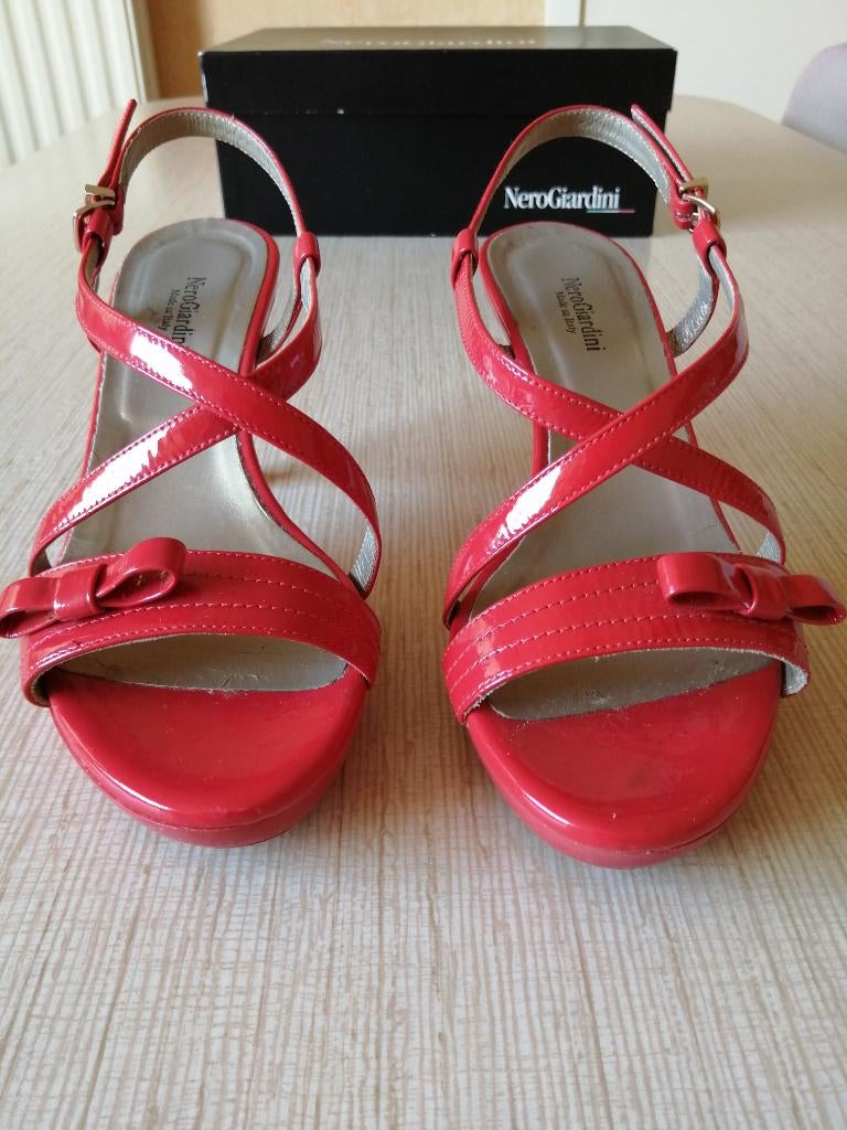 magnifiques escarpins Nero Giardini taille 35, Vêtements | Femmes, Chaussures, Rouge, Escarpins, Comme neuf, Nero giardini