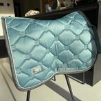 Tapis de selle Equestrian Stockholm en acier bleu, Animaux & Accessoires, Enlèvement ou Envoi, Comme neuf, Couverture