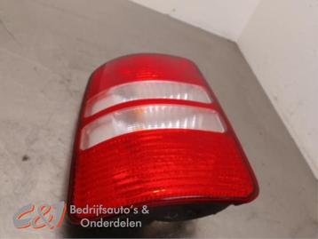 Achterlicht links van een Volkswagen Caddy beschikbaar voor biedingen