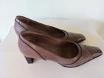 pumps kaki/groen leder met zwart maat 38 in goede staat, Pumps, Ophalen of Verzenden, Gedragen, Groen