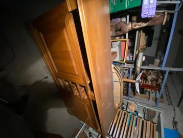 Armoire en bois beschikbaar voor biedingen
