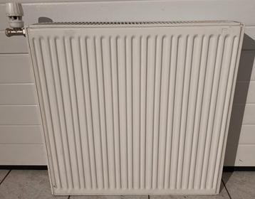 Radiateur chauffage central avec vanne thermostatique 7070 beschikbaar voor biedingen