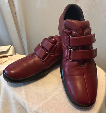 Prada sneakers donkerrood leer P.40 beschikbaar voor biedingen