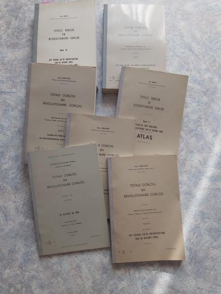 KMS Oorlog Geschiedenis 1914 Hitler Bastogne Patton VNV 1940, Boeken, Politiek en Maatschappij, Zo goed als nieuw, Maatschappij en Samenleving