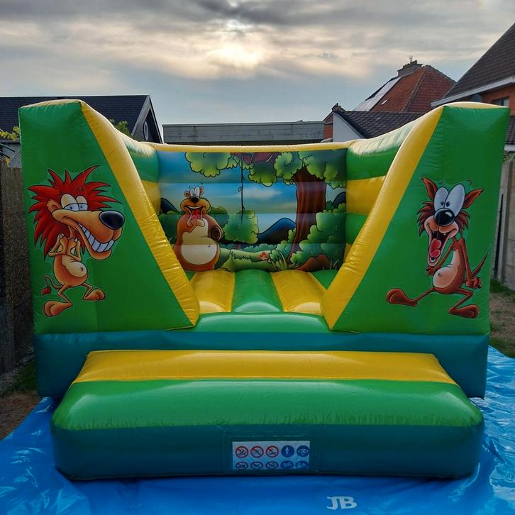 Springkasteel jungle te huur!, Hobby en Vrije tijd, Feestartikelen | Verhuur, Zo goed als nieuw, Ophalen of Verzenden
