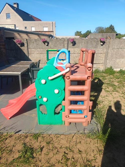 Degelijk speelhuisje Feber Boshuis met glijbaan, Kinderen en Baby's, Speelgoed | Buiten | Speeltoestellen, Gebruikt, Glijbaan