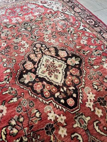 vintage/ antiek handgeknoopt tapijt made in Iran
