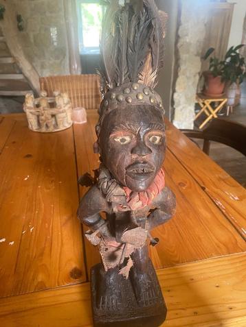 Nkisi beeld  beschikbaar voor biedingen