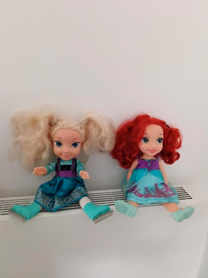 Ensemble de 2 poupées Disney Princess originales (Ariel et E, Collections, Poupées, Comme neuf, Poupée, Enlèvement ou Envoi