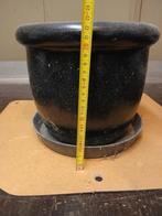 zwarte bloempot met onderzetter / steen, Tuin en Terras, Ophalen of Verzenden, Zo goed als nieuw, Steen