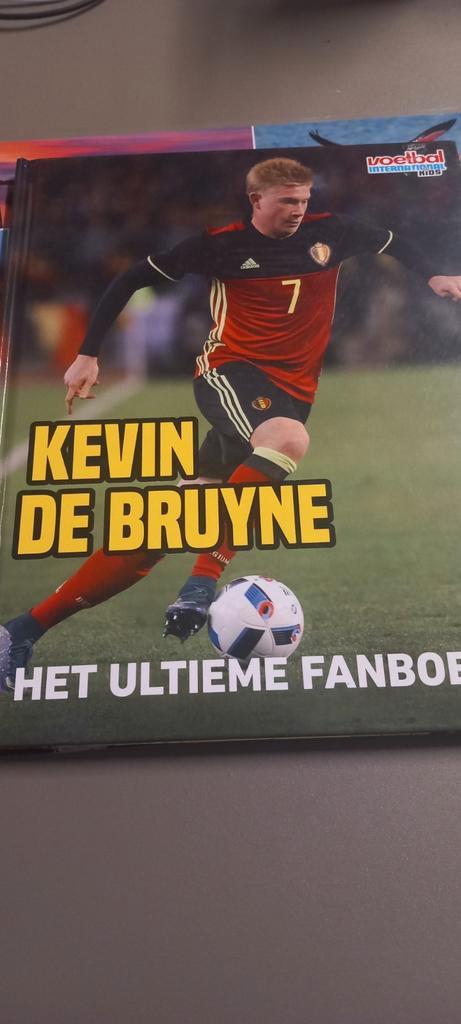 Bart Hinke - Kevin de Bruyne- ultieme fanboek, Boeken, Kinderboeken | Jeugd | onder 10 jaar, Zo goed als nieuw, Ophalen of Verzenden