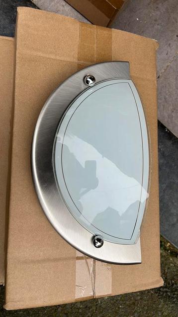 Lampe mural beschikbaar voor biedingen