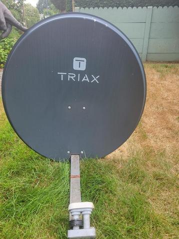 Satelliet Triax met verschillende accessoires beschikbaar beschikbaar voor biedingen