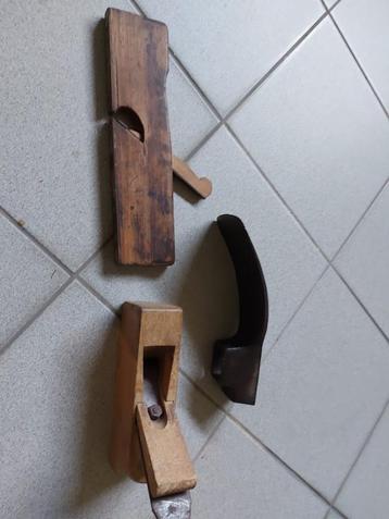 Oude werktuigen beschikbaar voor biedingen