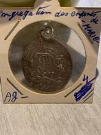 Medaillon : vierge marie . Congrégation des enfants de marie