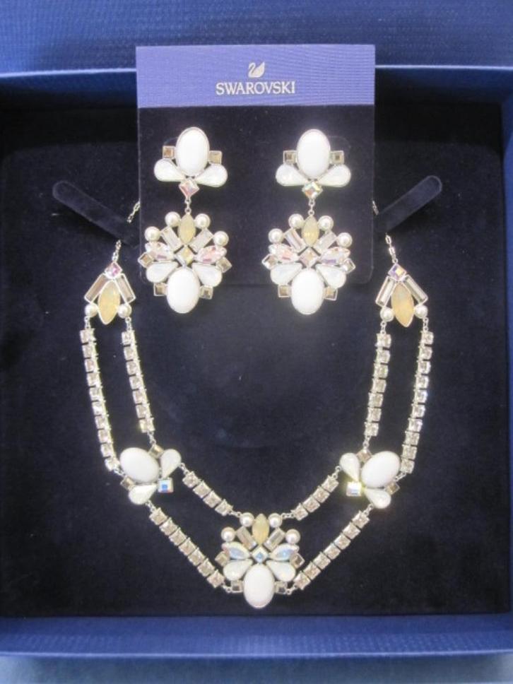 Swarovski juwelen set halsketting + oorbellen., Verzamelen, Swarovski, Zo goed als nieuw, Sieraad of Horloge, Ophalen of Verzenden