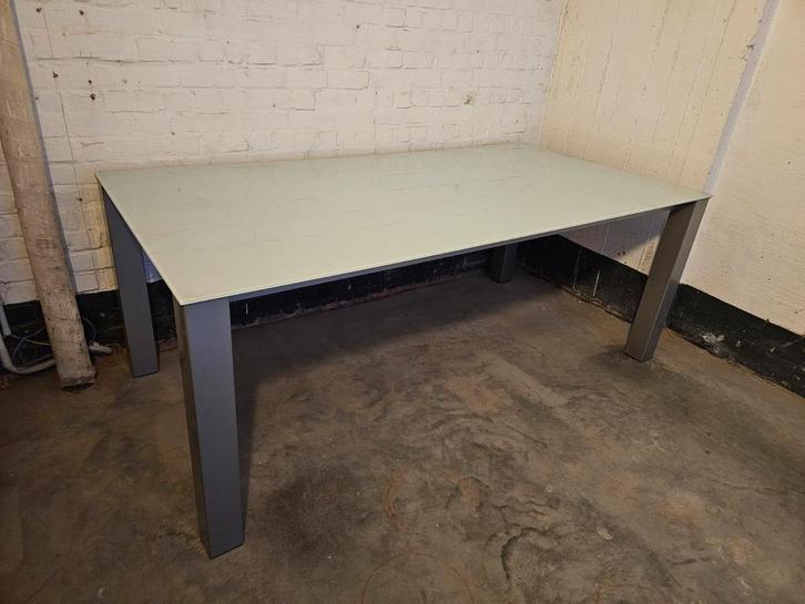 Tafel - 1m x 2m - mat glas - Alu onderstel, Huis en Inrichting, Tafels | Eettafels, Gebruikt, Glas, Ophalen